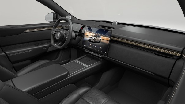 De vernieuwde Zeekr 7X krijgt tot 627 km actieradius en kan met maximaal 450 kW snelladen. De Nederlandse prijzen beginnen bij € 52.990 voor de Core.