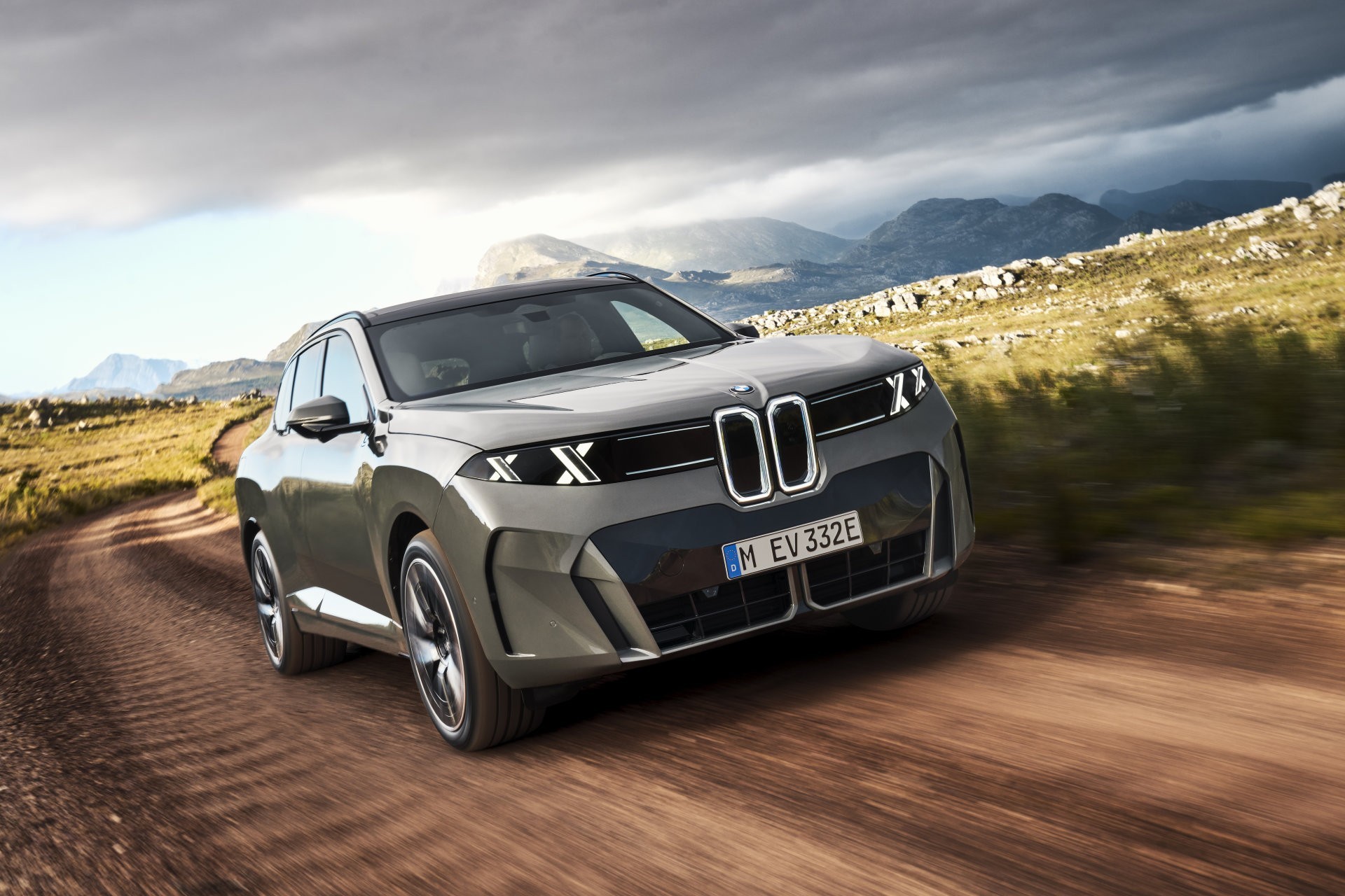 BMW iX5 onthuld: elektrische X5 krijgt 141 kWh accu en 460 kW laden