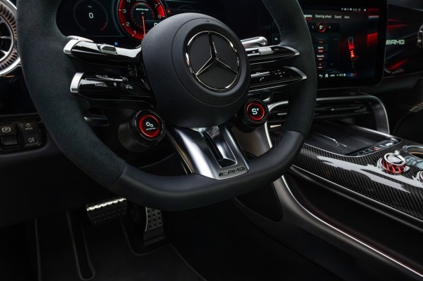 Mercedes-AMG GT SUV: 1.169 pk, laden met 710 kW en prijzen vanaf € 118.847 - foto 3