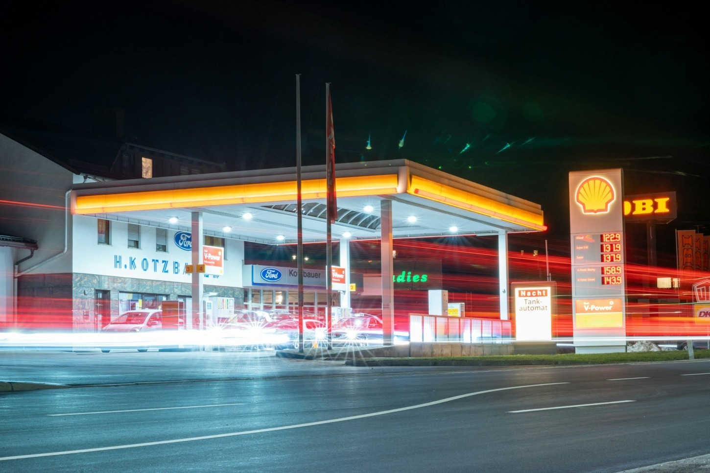 Zelfs Shell noemt elektrisch rijden geen niche meer. Het olieconcern ziet volop kansen om ook aan elektrische automobilisten te blijven verdienen.