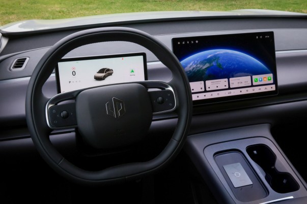 Leapmotor verhoogt voor modeljaar 2027 het laadvermogen van de C10 Pro van 84 naar 120 kW. De AWD krijgt minder vermogen, maar meer actieradius.