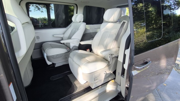 De Hyundai Staria Electric Cargo combineert 800 volt en 450 km WLTP met een oudere basis. Tijdens onze eerste rit blijkt hij vooral opvallend onopvallend.