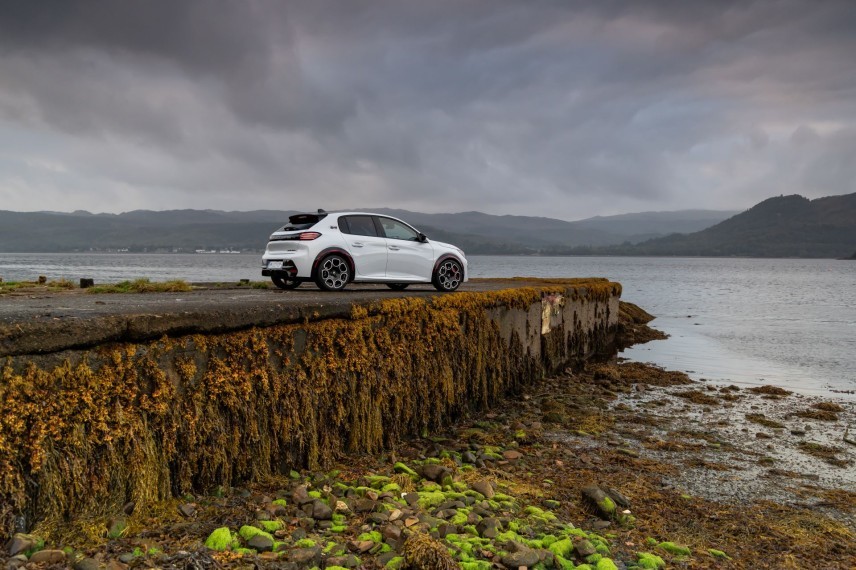 Review Peugeot E-208 GTi (2027): Heldendaden - foto 1