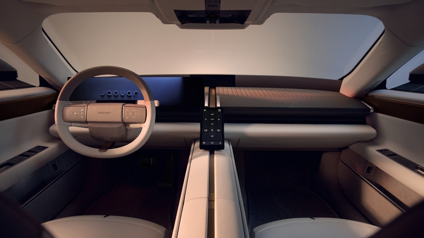 Jaguar toont het interieur van de elektrische Type 01: vier losse zitplaatsen, een lange middenstructuur en technologie die grotendeels uit beeld blijft.