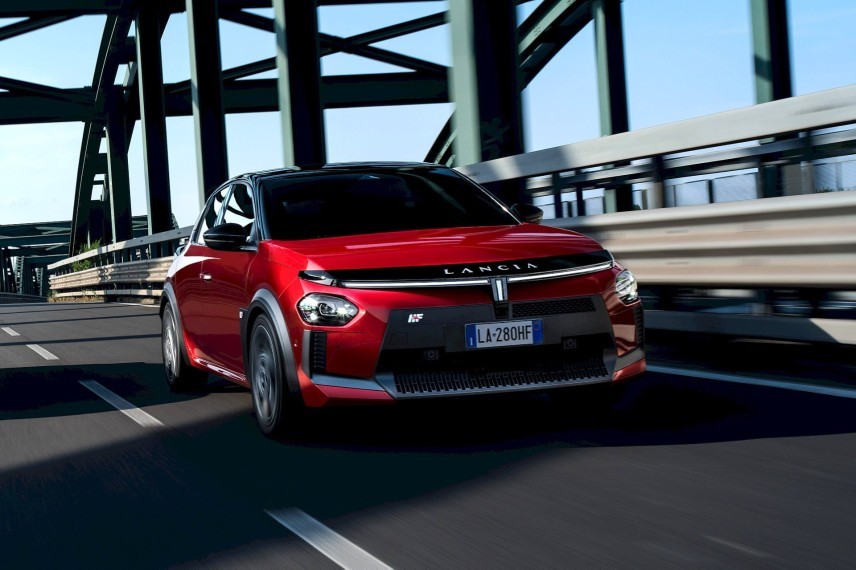 Peugeot e-208 GTi, Opel Corsa GSE, Lancia Ypsilon HF, Abarth 600e Competizione en Alfa Romeo Junior Veloce delen veel techniek, maar kiezen elk een ander karakter.