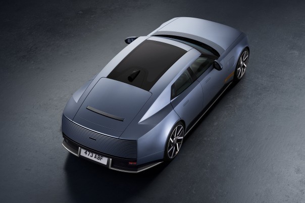 Jaguar onthult de Type 01 met 1.030 pk, 118 kWh en 720 km actieradius. De techniek staat, maar Jaguars radicale nieuwe koers moet zich nog bewijzen.