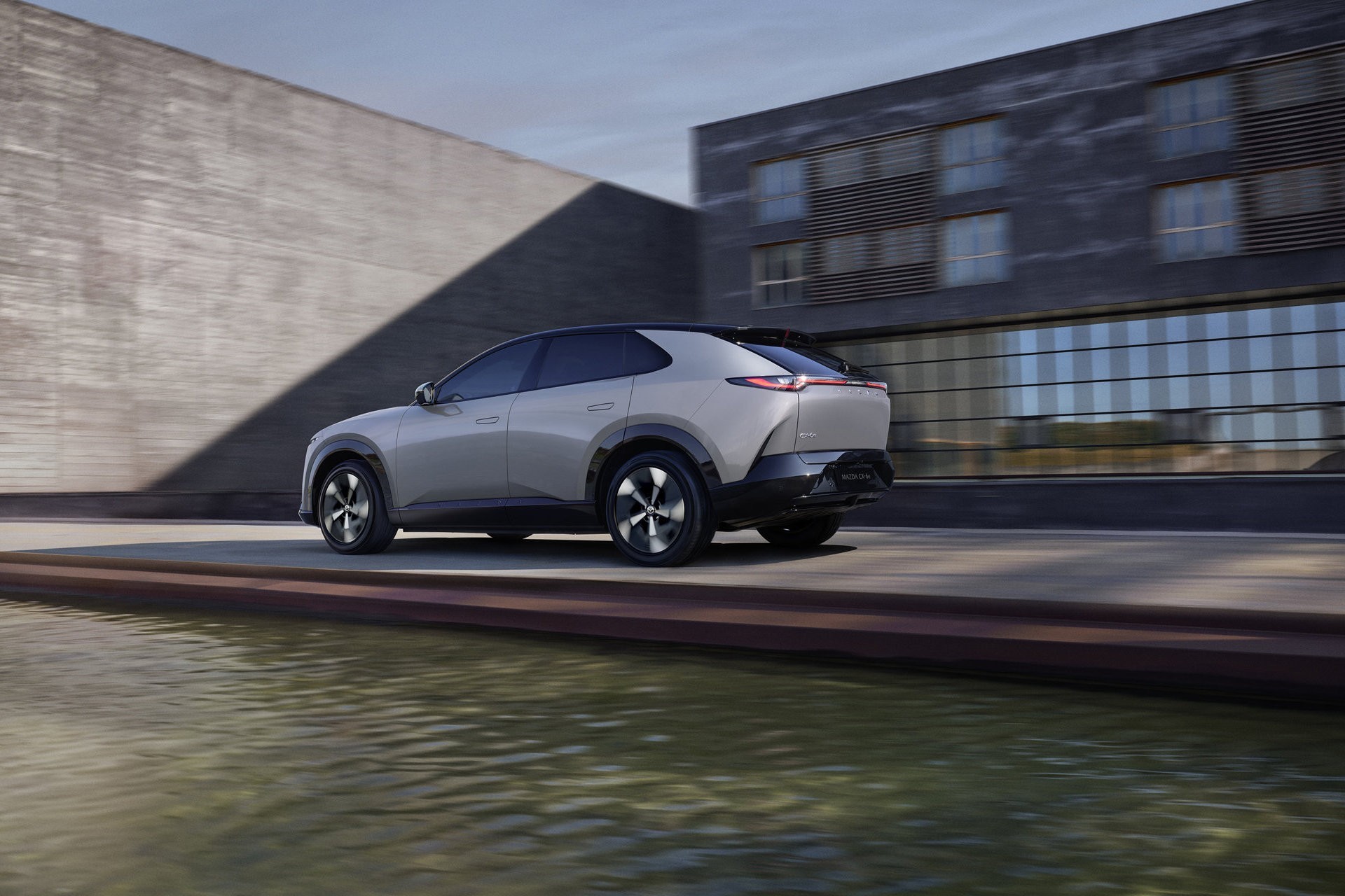 Mazda CX-6E verkrijgbaar vanaf € 45.990