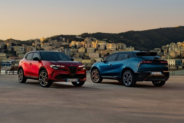 Alfa Romeo vernieuwt het interieur van de Junior met zachtere materialen, nieuwe bekleding en meer uitrusting. Dit verandert er aan de Elettrica en Veloce.