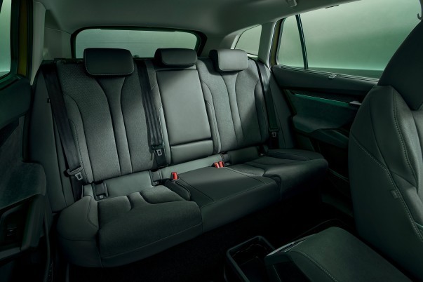 Interieur van vernieuwde, verbeterde en goedkopere Škoda Enyaq