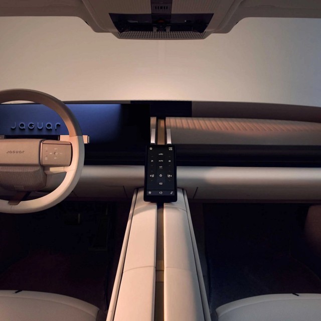 Jaguar onthult de Type 01 met 1.030 pk, 118 kWh en 720 km actieradius. De techniek staat, maar Jaguars radicale nieuwe koers moet zich nog bewijzen.