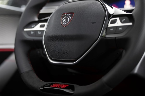 Review Peugeot E-208 GTi (2027): Heldendaden - foto 2