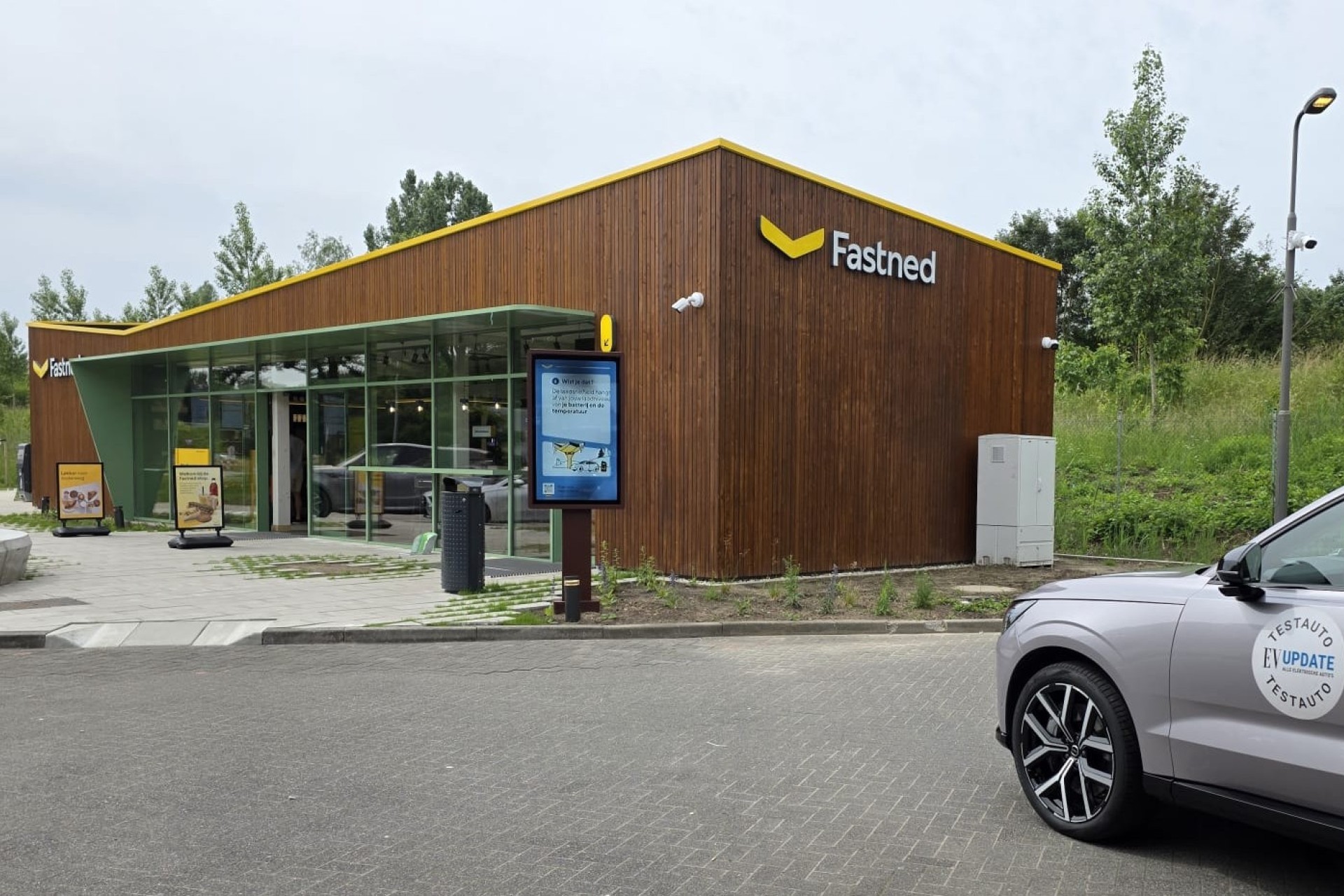 Fastned shop bij A2 officieel geopend na jarenlange juridische strijd
