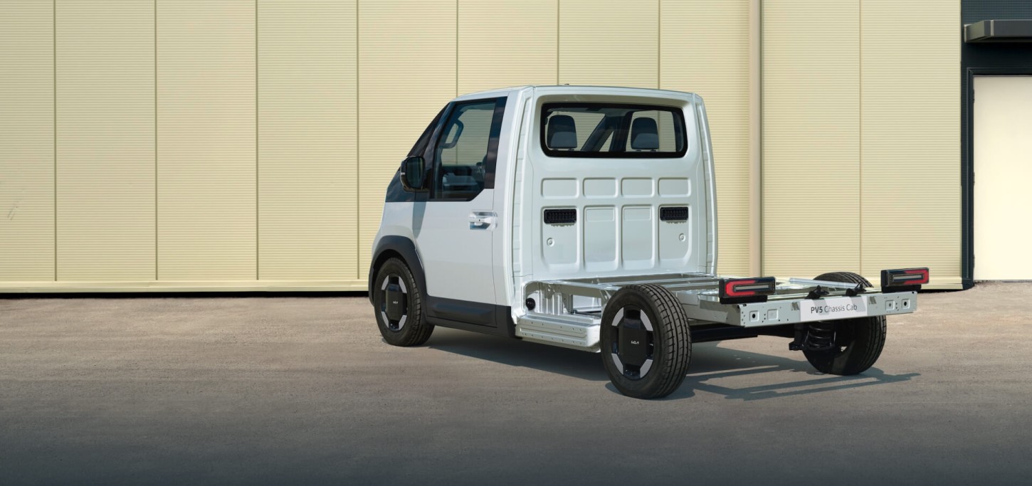 De Kia PV5 Chassis Cab krijgt nu daadwerkelijk de eerder aangekondigde 71,2 kWh-accu. De actieradius hangt sterk af van de gekozen opbouw.