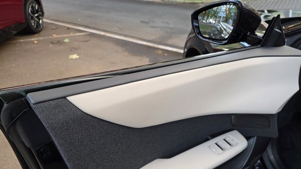 Review Mazda CX-6e, Mazda doet het weer nét even anders - foto 3
