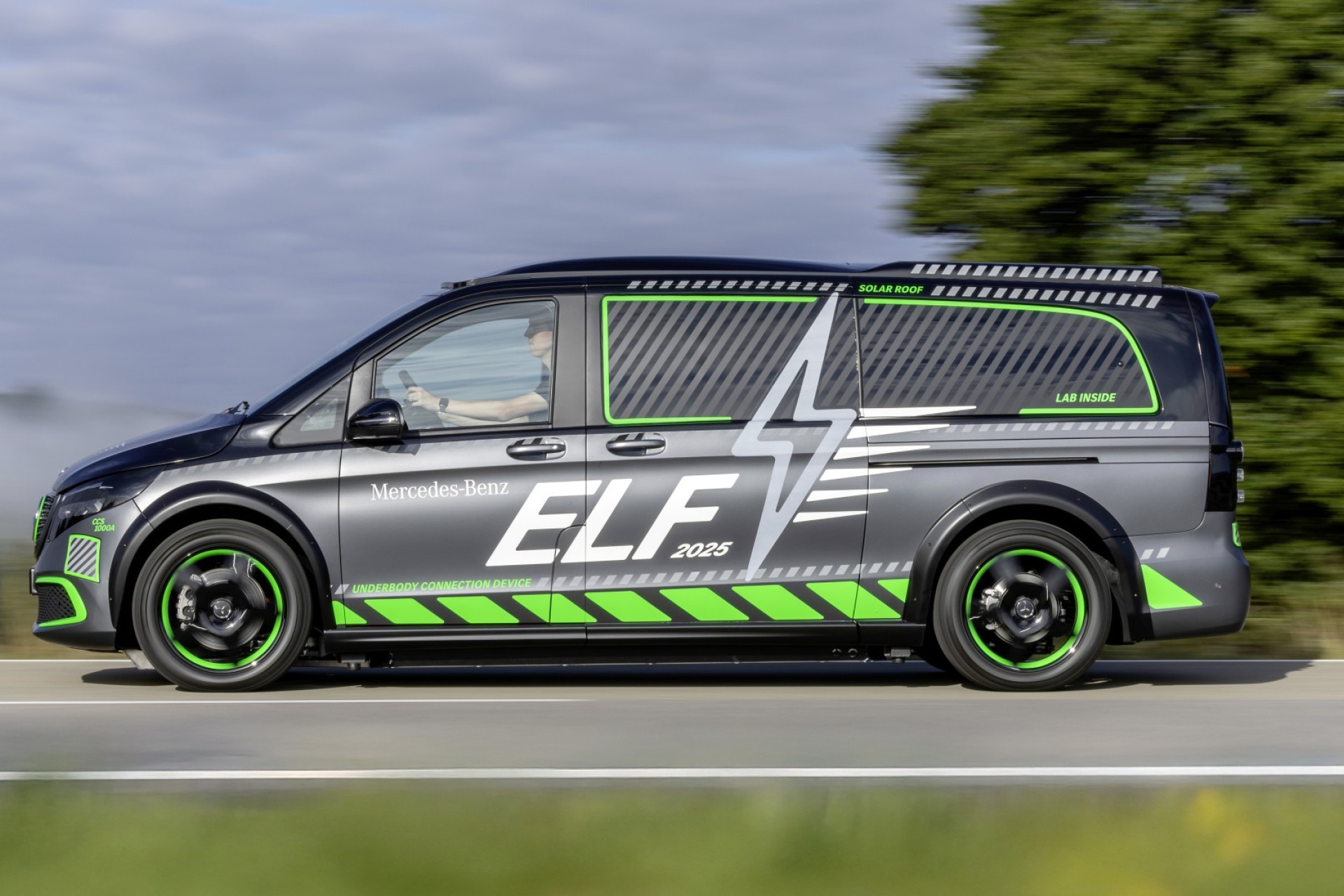 Mercedes-Benz: opladen met een rijdend laboratorium