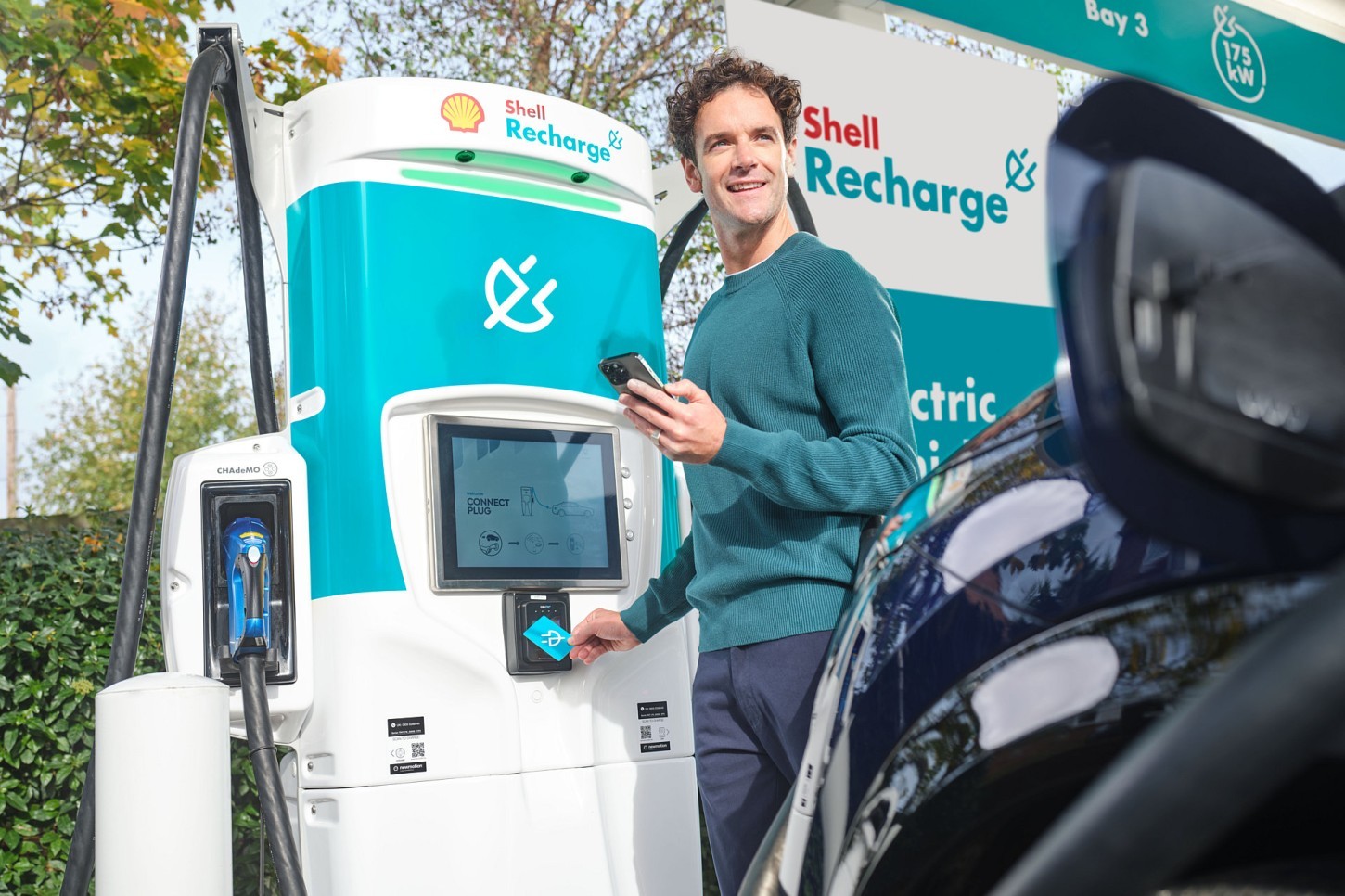 Zelfs Shell noemt elektrisch rijden geen niche meer. Het olieconcern ziet volop kansen om ook aan elektrische automobilisten te blijven verdienen.