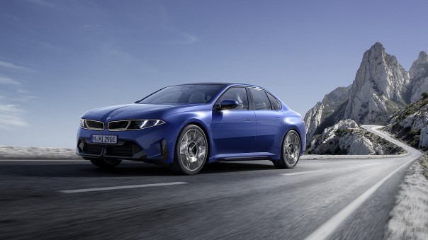 BMW i3 onthuld met 900 km WLTP en 400 kW snelladen