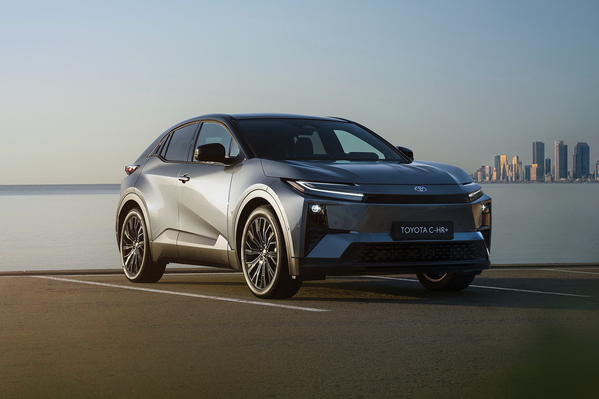 Verkoop Toyota C-HR+ start met rijk uitgeruste First Edition