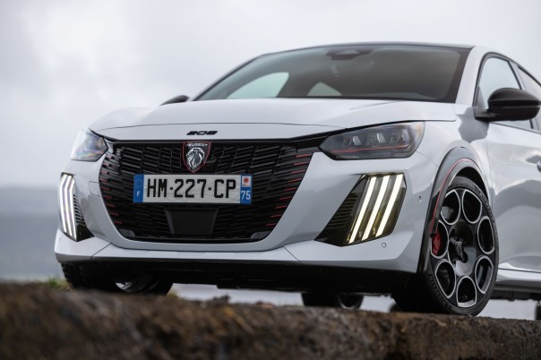 Review Peugeot E-208 GTi (2027): Heldendaden - foto 2