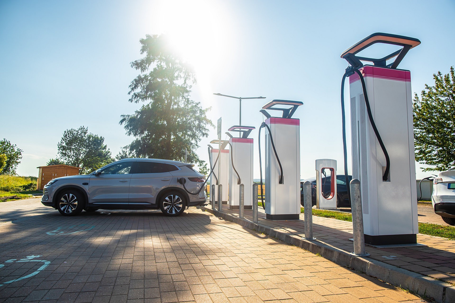 Duitsland maakt extra ruimte voor snellaadparken langs de Autobahn