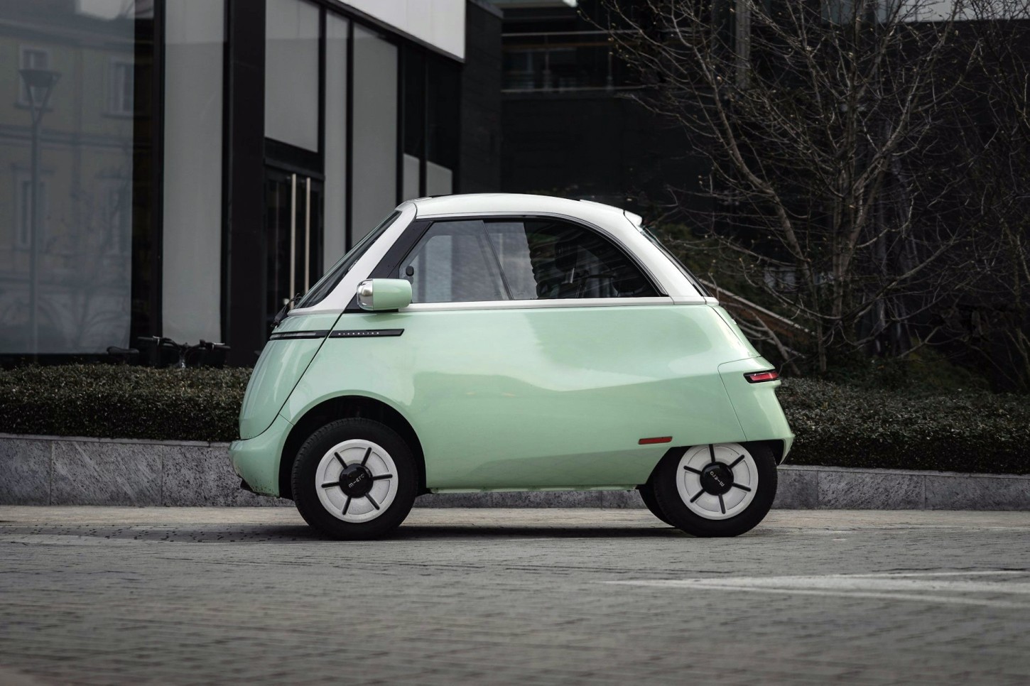 Het aantal microcars in Duitsland groeit sterk. Verzekeraars zien een schadefrequentie op autoniveau en pleiten voor strengere veiligheidseisen.
