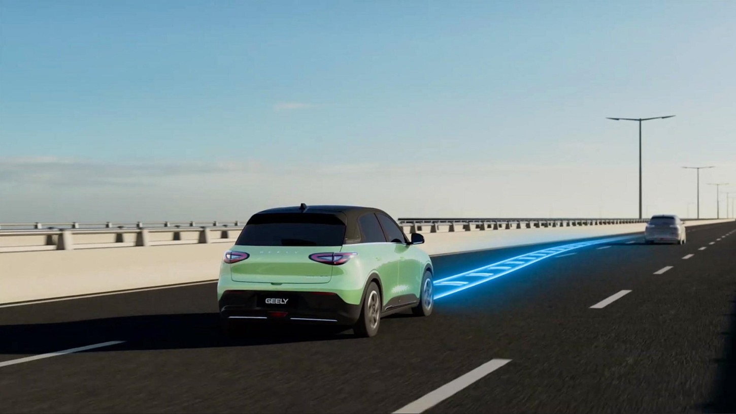 De Geely E2 is in China een enorm verkoopsucces. Met een miljoen gebouwde exemplaren en een tijdelijke prijs van € 20.990 lijkt hij ook hier kansrijk.