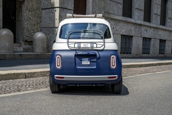 De Fiat Topolino Dolcevita combineert zijn canvas roldak voortaan met volledige deuren. Hij kost €10.490; technisch blijft de aandrijflijn gelijk.