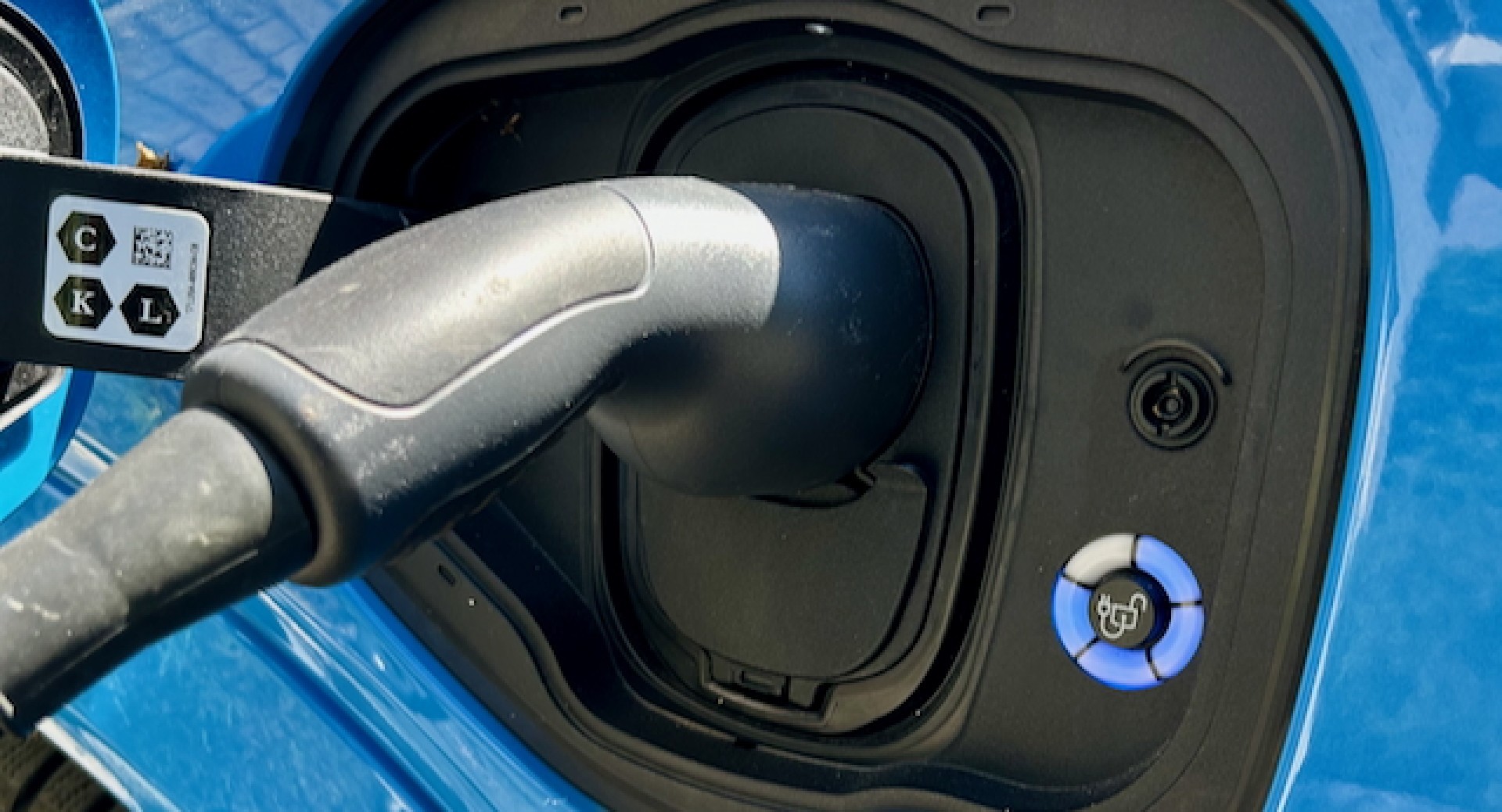 Autoverkoop daalt, EV-markt groeit door