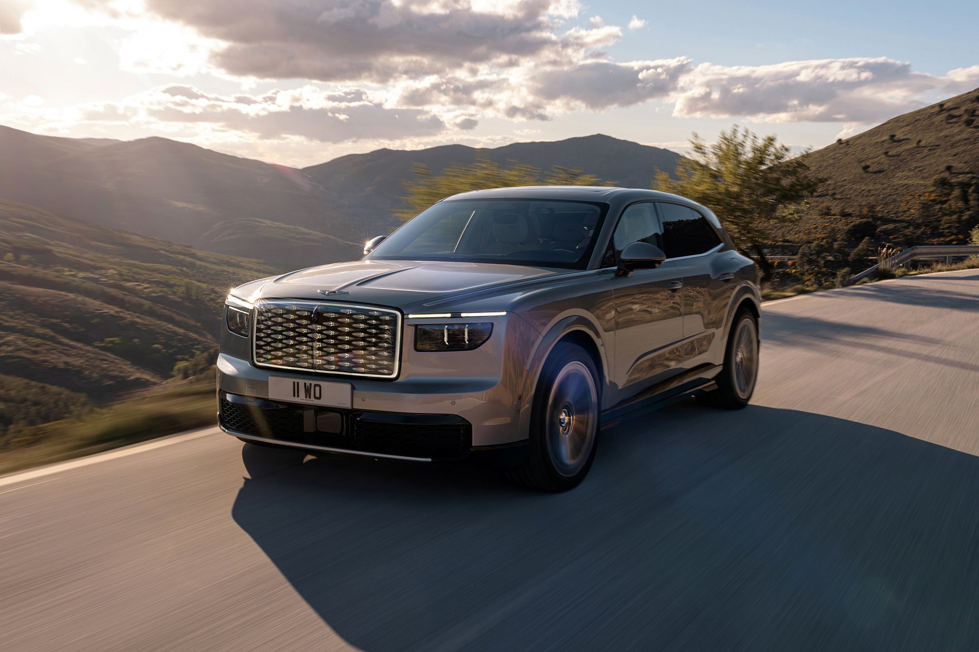Bentley onthult de Torcal met Cayenne-techniek, maar kiest een andere koers