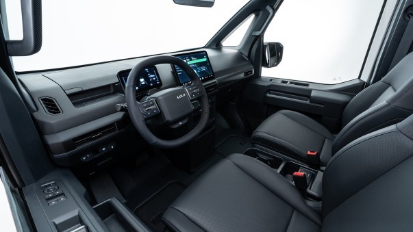 De Kia PV5 Chassis Cab krijgt nu daadwerkelijk de eerder aangekondigde 71,2 kWh-accu. De actieradius hangt sterk af van de gekozen opbouw.
