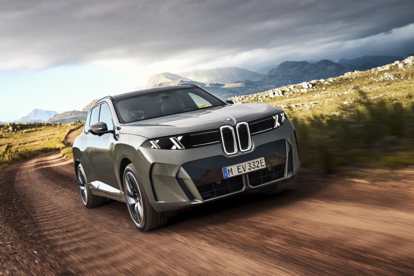 BMW iX5 onthuld: elektrische X5 krijgt 141 kWh accu en 460 kW laden