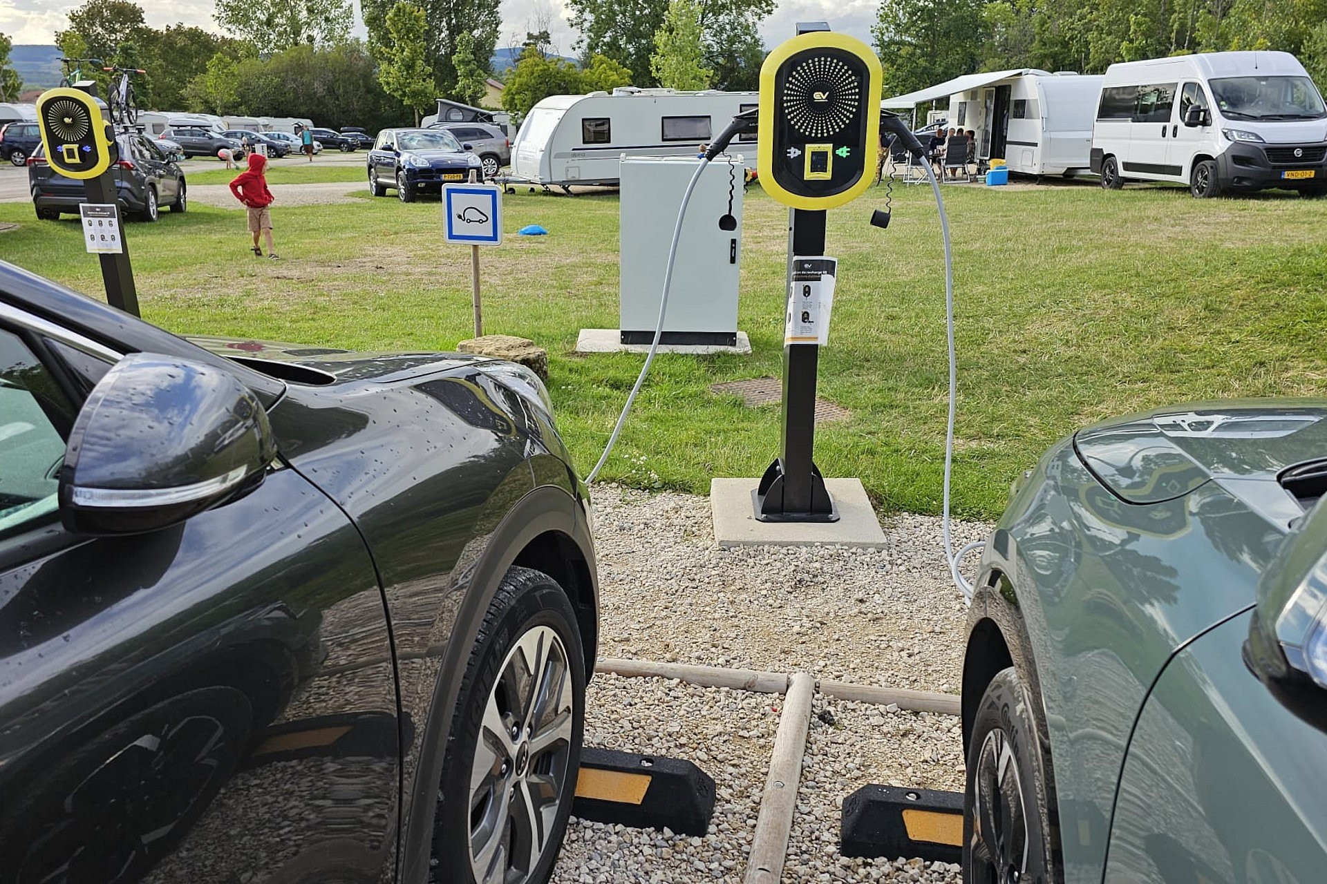 EV opladen op de camping? Steeds meer Europese campings hebben laadpalen