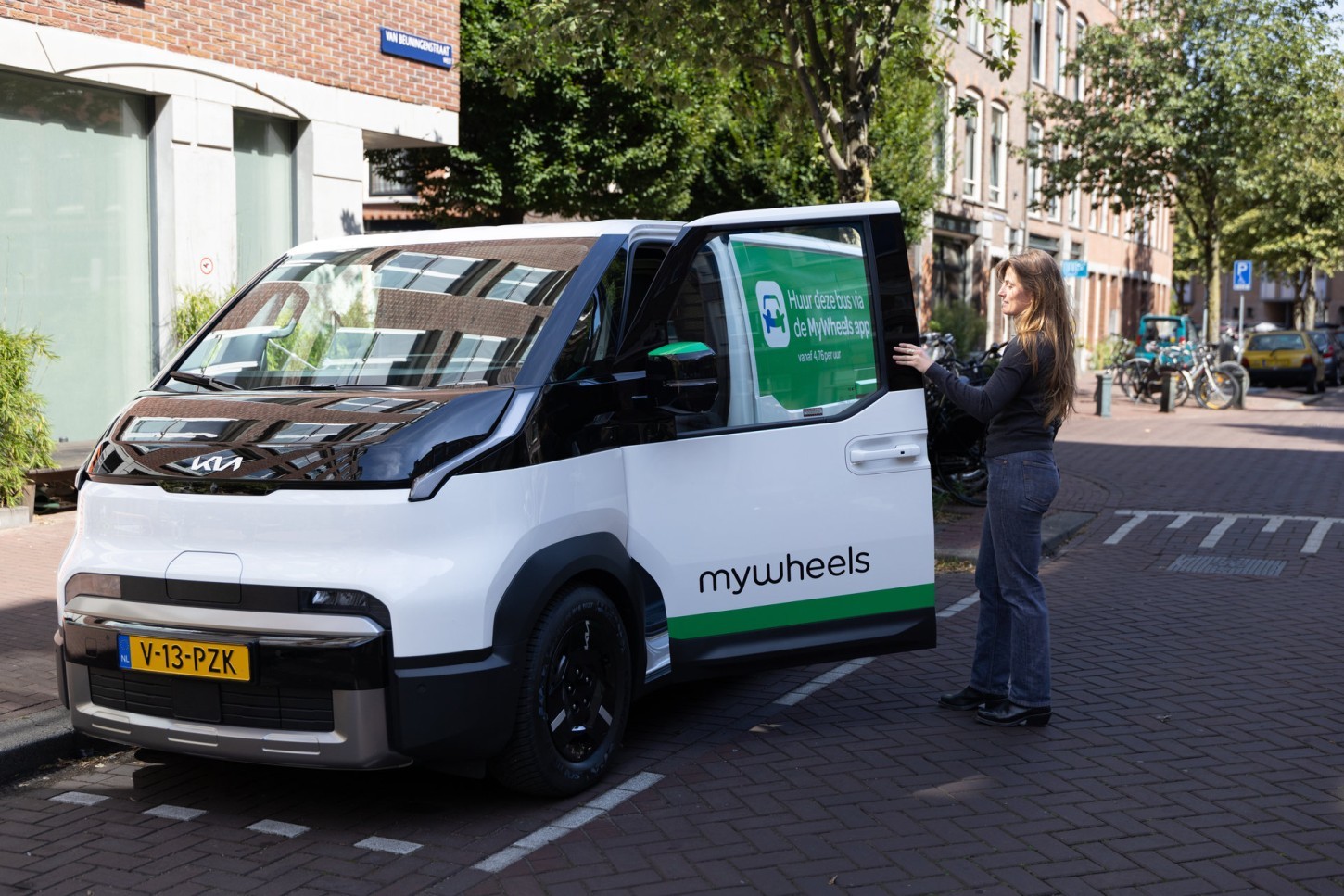 MyWheels zet 30 elektrische Kia PV5 Cargo’s in als deelbus in zeven steden. Daarmee is ook een bestelauto voor enkele uren via de app te reserveren.