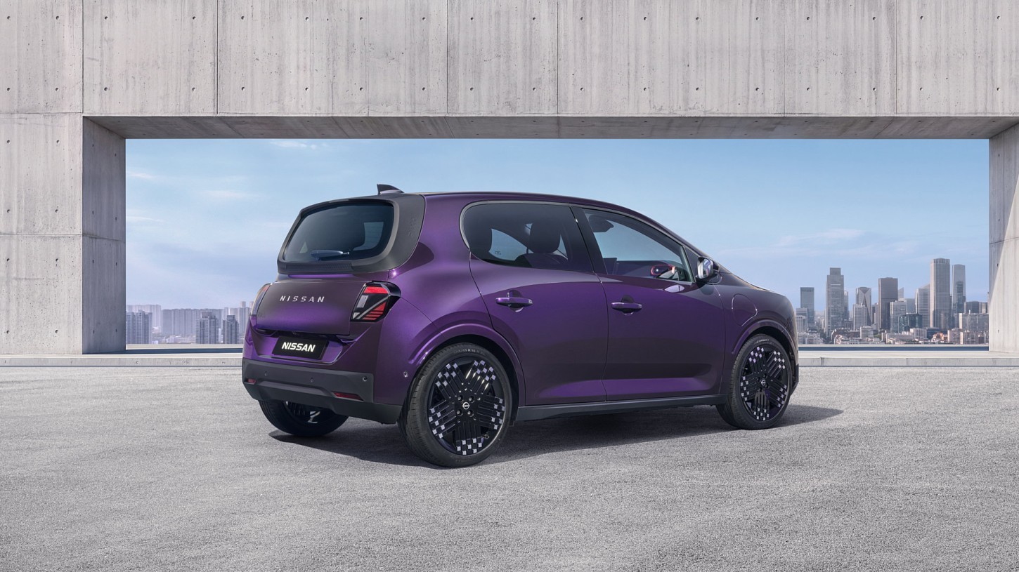 De Nissan Pixo krijgt een LFP-accu van 27,5 kWh en standaard 50 kW snelladen. Hoe verhoudt hij zich tot de Twingo en Spring? De Nederlandse prijs ontbreekt nog.
