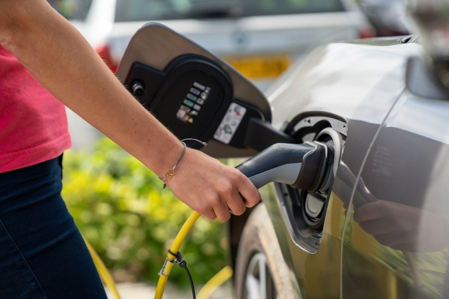 De Europese Commissie wil elektrisch vervoer versnellen. Nieuwe EV’s moeten vanaf 2030 mogelijk geschikt worden voor V2G.