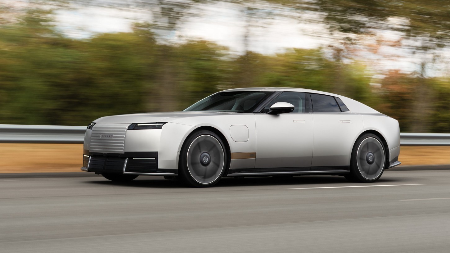 Jaguar onthult de Type 01 met 1.030 pk, 118 kWh en 720 km actieradius. De techniek staat, maar Jaguars radicale nieuwe koers moet zich nog bewijzen.
