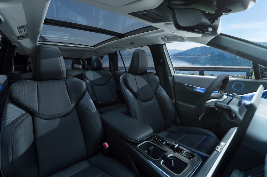 De Lexus TZ kost tijdelijk vanaf € 79.995. Zonder het modelvoordeel is de Long Range met 95,8 kWh en 540 km WLTP slechts € 4.000 duurder.
