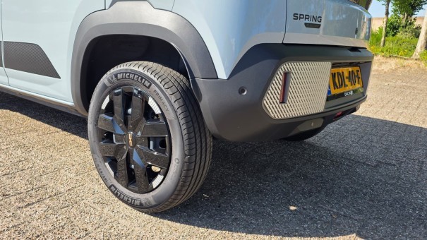Review Dacia Spring: de rallyauto van de Renault Group - foto 5