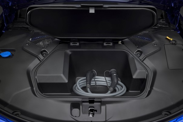 BMW i3 onthuld met 900 km WLTP en 400 kW snelladen