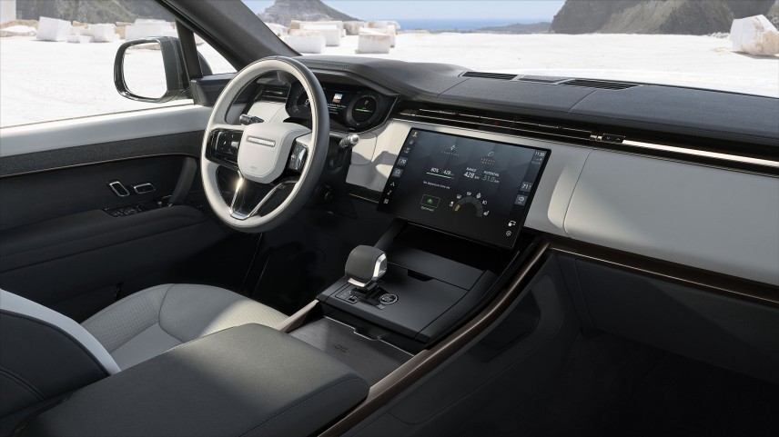 Range Rover Sport Electric krijgt 118,5 kWh, 609 km WLTP en 350 kW snelladen. Hij kost vanaf € 123.197, ruim € 40.000 minder dan de Range Rover Electric.