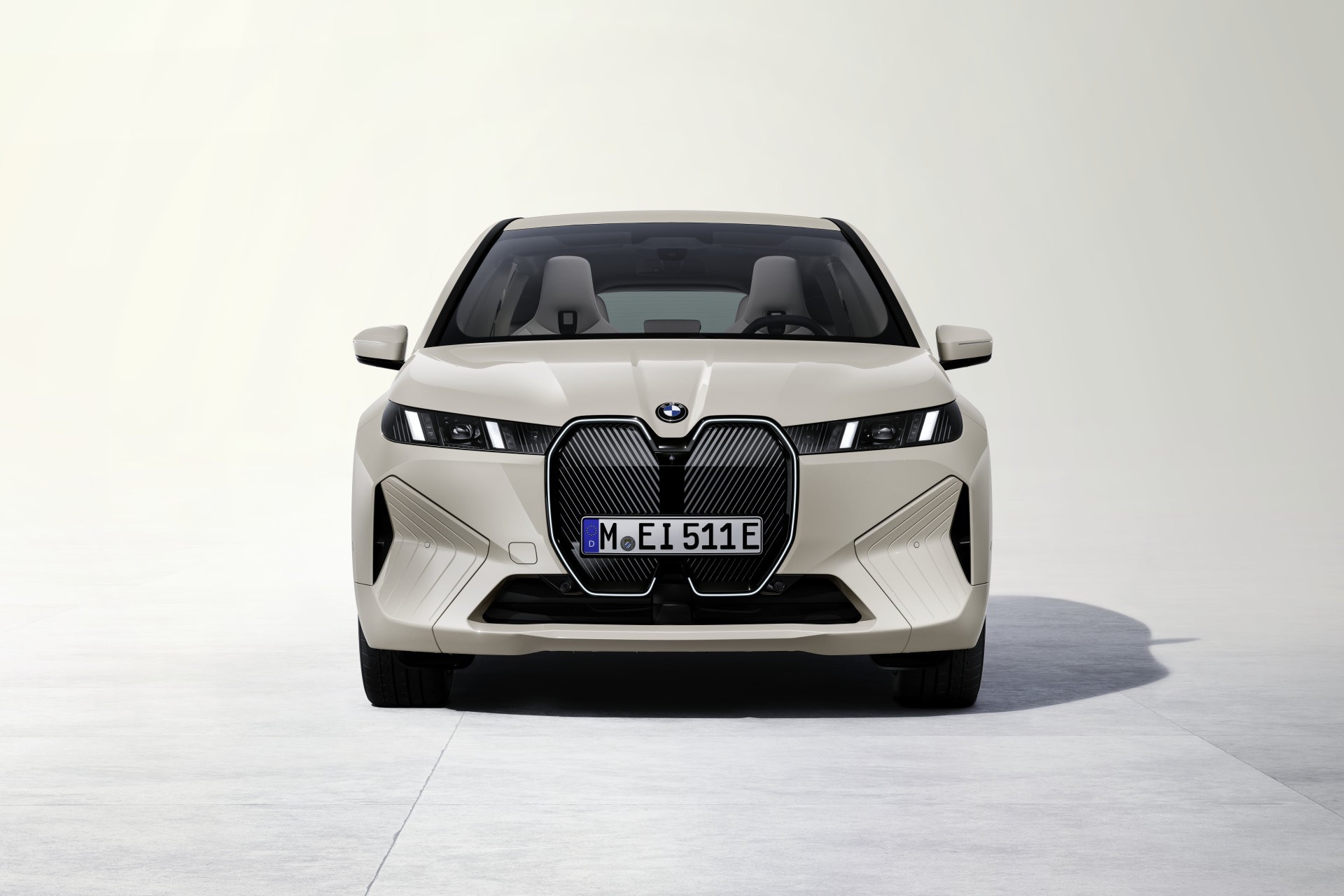 BMW iX: Meer vermogen, groter bereik en slimme innovaties