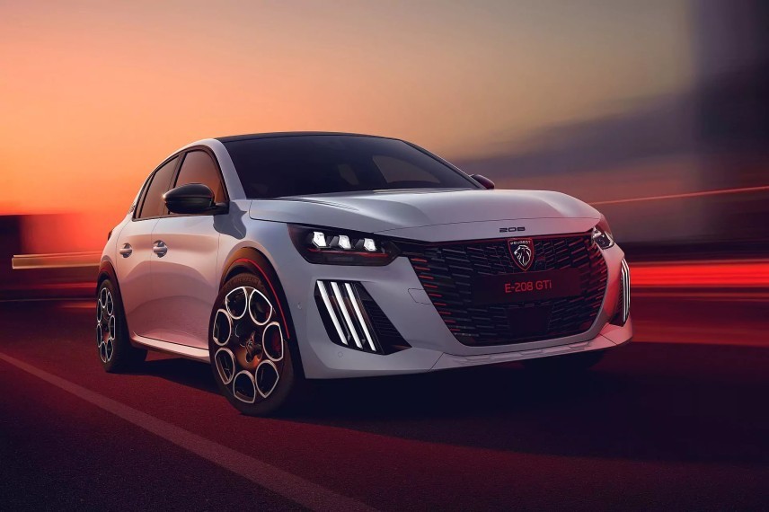 Peugeot e-208 GTi, Opel Corsa GSE, Lancia Ypsilon HF, Abarth 600e Competizione en Alfa Romeo Junior Veloce delen veel techniek, maar kiezen elk een ander karakter.