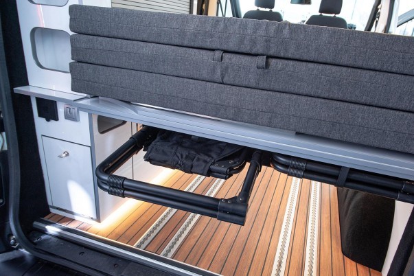 De Ford E-Transit Custom is er nu ook als elektrische camper van Wavecamper, met vier slaapplaatsen, een flexibel interieur en 350 kilometer actieradius.