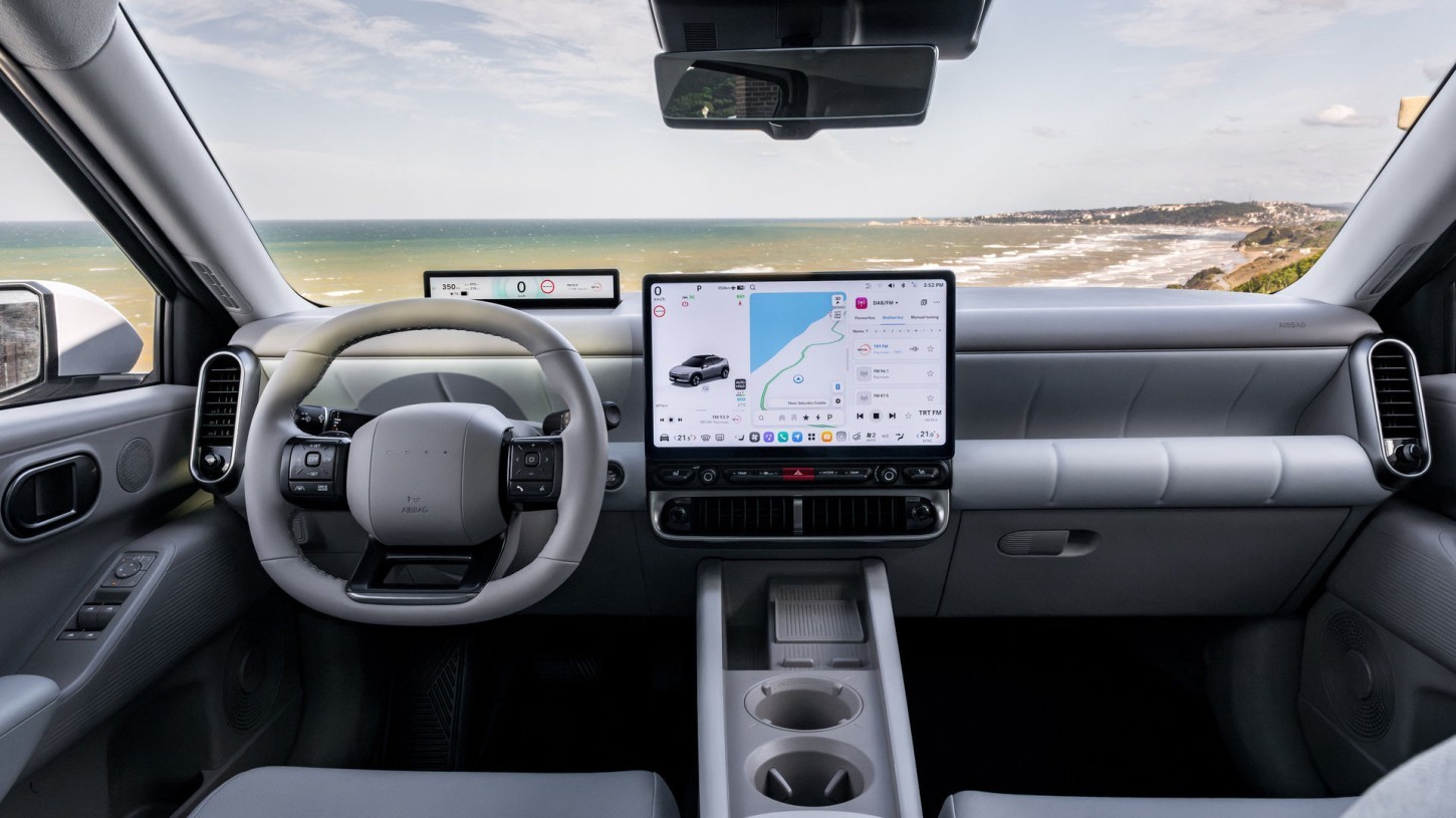 De Hyundai Ioniq 3 staat nu bij de dealer. Bekijk alle prijzen, uitvoeringen en laadgegevens, en waarom juist de goedkopere versies interessant zijn.