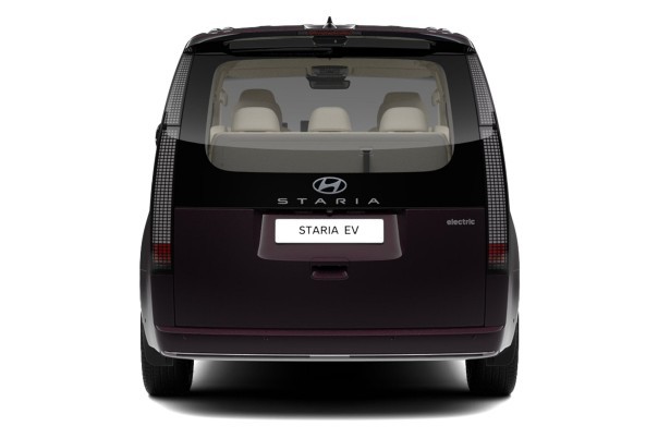 De Hyundai Staria Electric Passenger kost vanaf € 56.995 en biedt negen zitplaatsen, 430 km WLTP, 800 volt en 2.000 kg geremd trekgewicht.