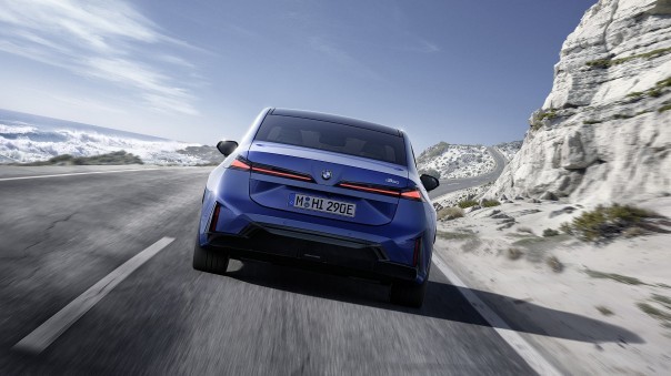 BMW i3 onthuld met 900 km WLTP en 400 kW snelladen