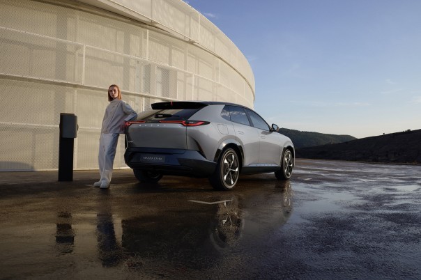 Prijzen elektrische Mazda CX-6E bekend