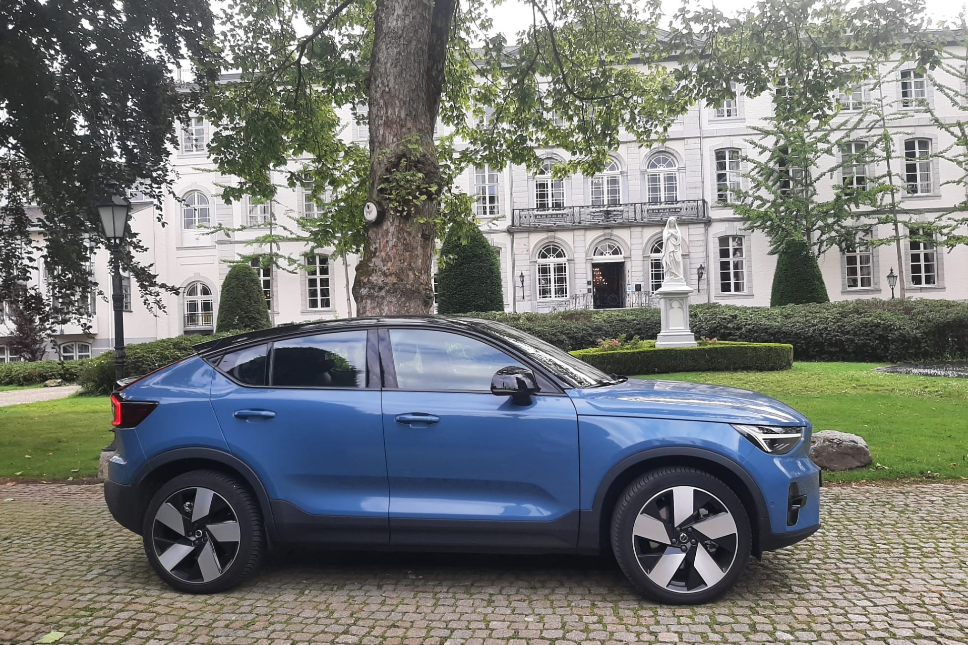 Zoektocht van een 75-jarige naar een elektrische auto