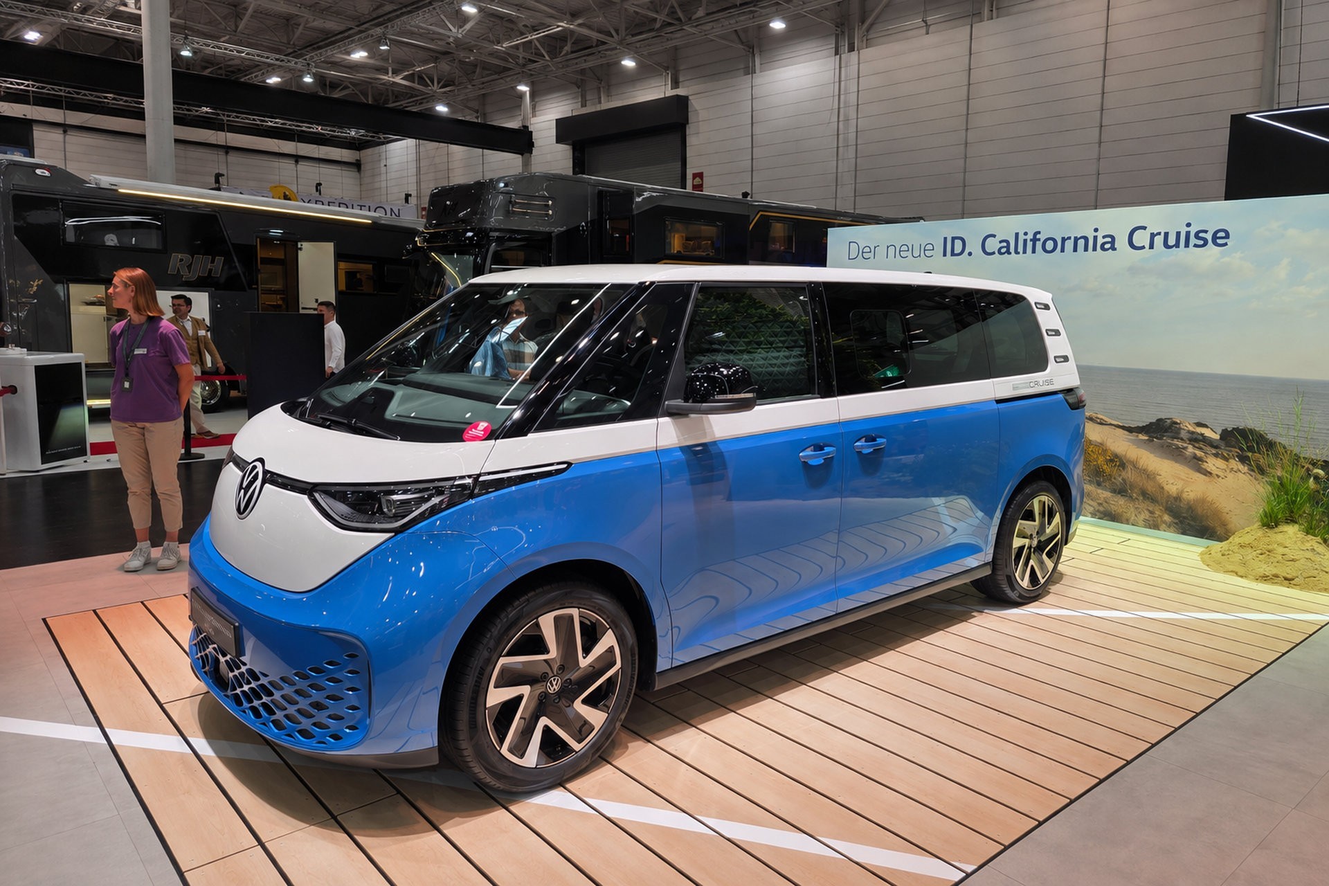 Volkswagen maakt van de ID. Buzz nu echt een California camperbus