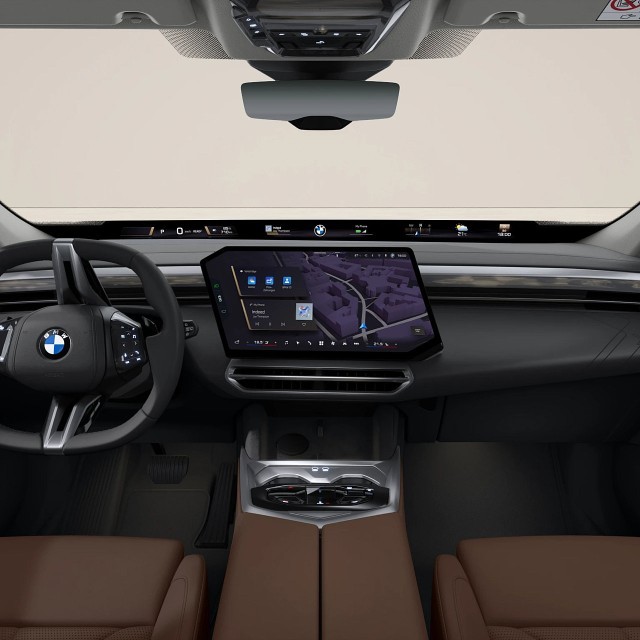 De BMW iX5 staat vanaf € 105.801 in de Nederlandse configurator.